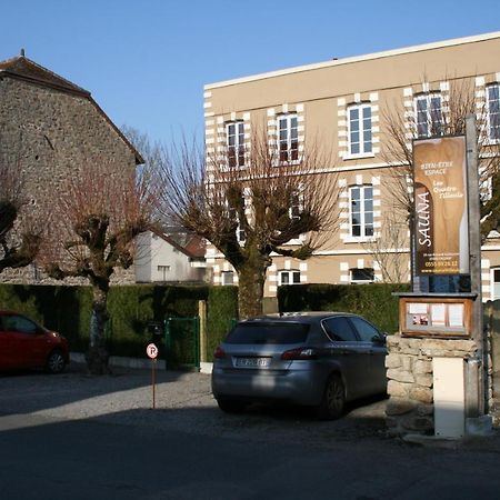 Les 4 Tilleuls Crozant Luaran gambar